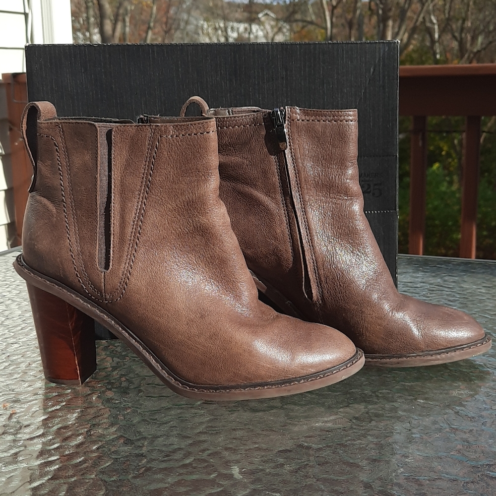 Clarks Kea Blues Taupe Leather Booties 8.5